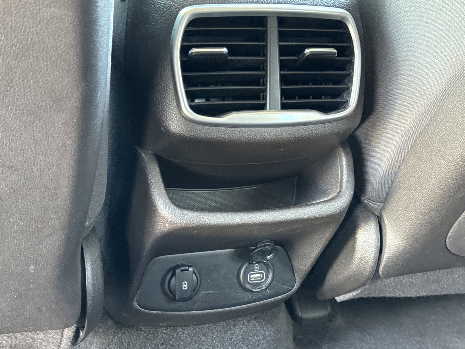 Used 2020 Hyundai Santa Fe SEL w/ Convenience Package image 14