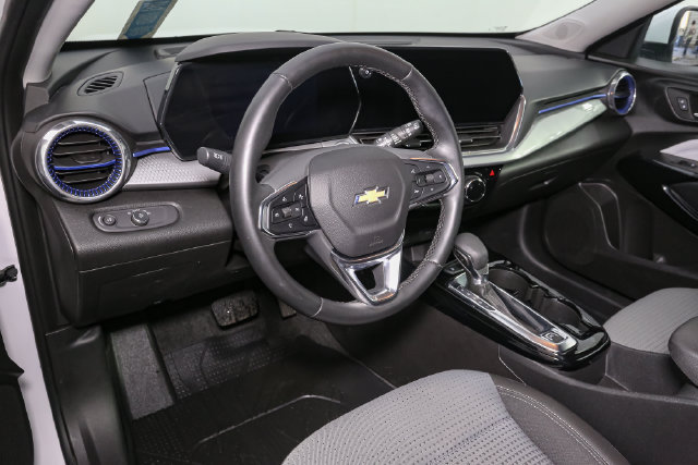 Used 2025 Chevrolet Trax LT w/ Driver Confidence Package FWD image 19