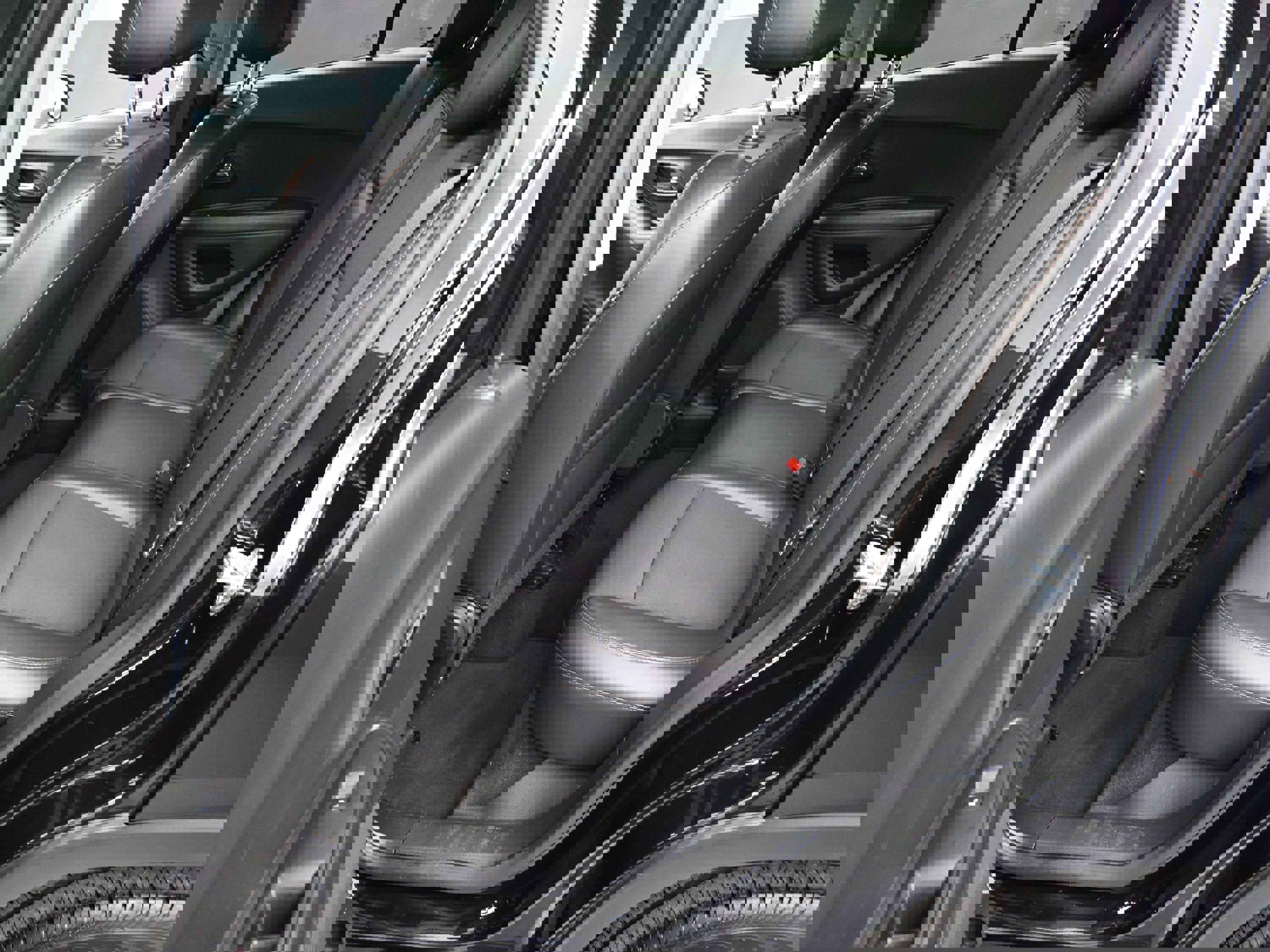 Used 2022 Chevrolet Trax LT w/ Midnight Edition image 25