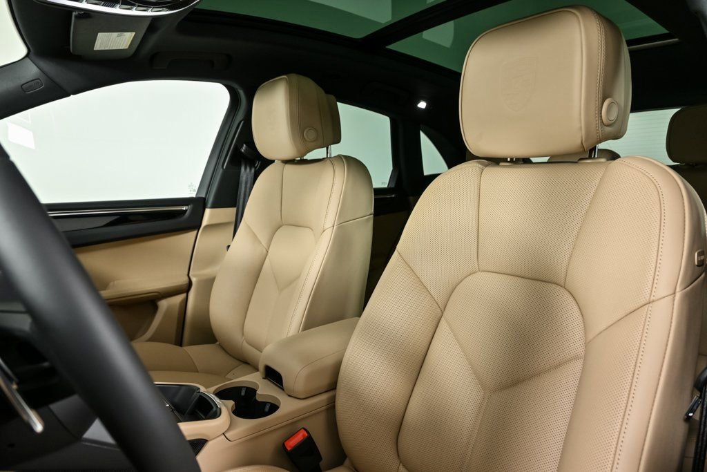 New 2026 Porsche Macan image 5