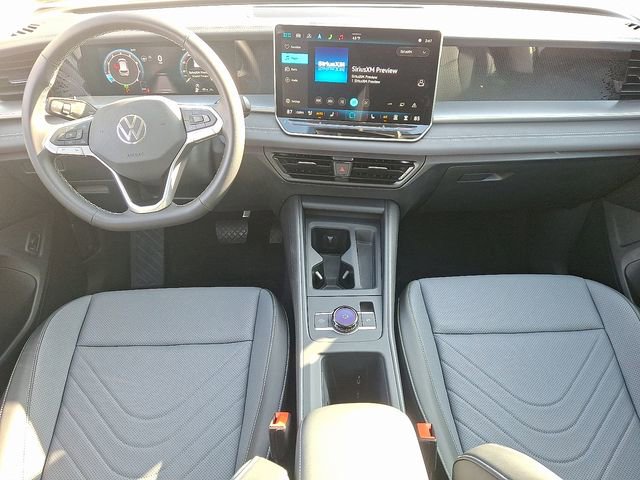 Certified 2025 Volkswagen Tiguan SE w/ Panoramic Sunroof Package AWD/4WD image 15