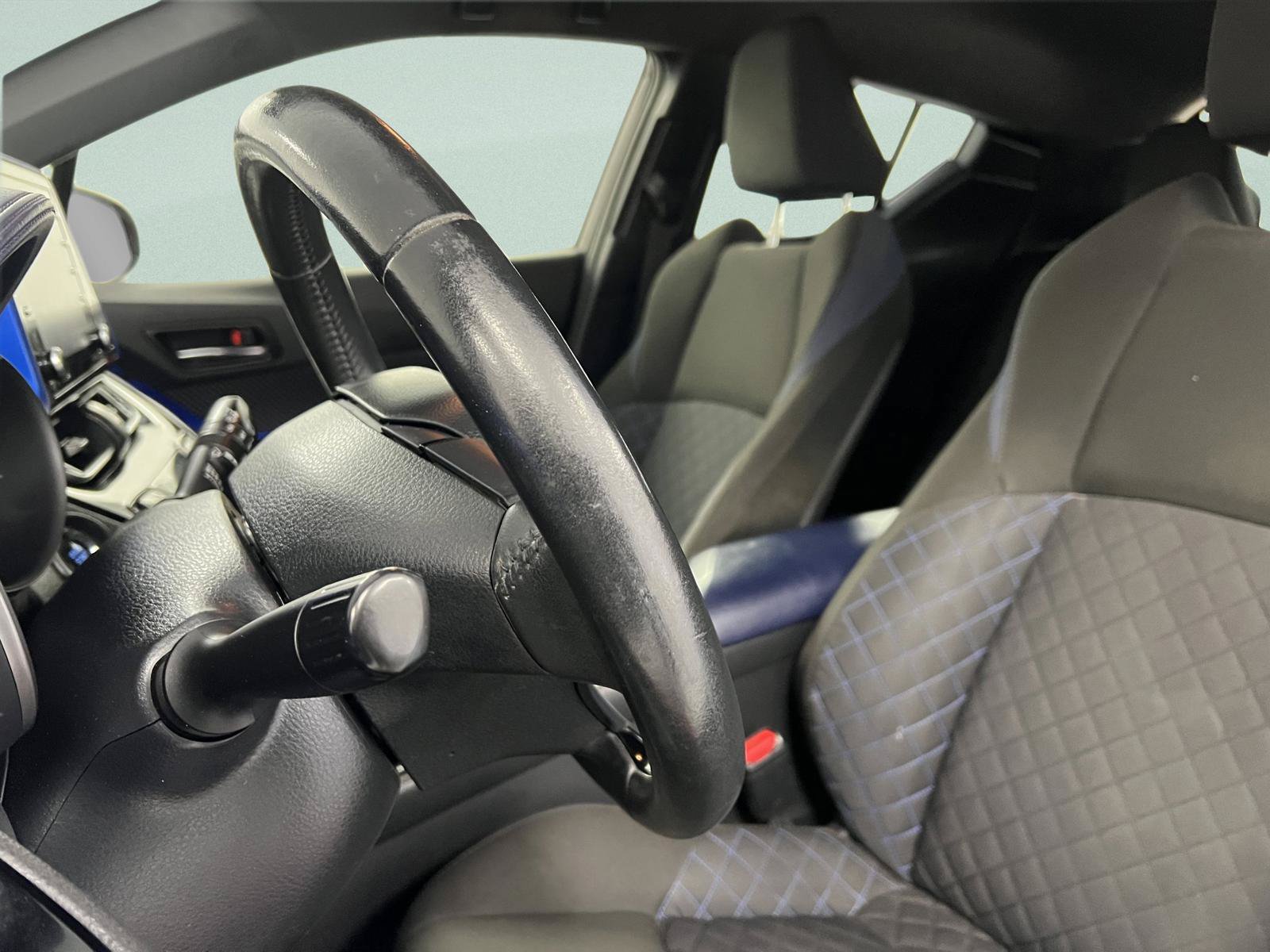 Used 2021 Toyota C-HR XLE FWD image 28