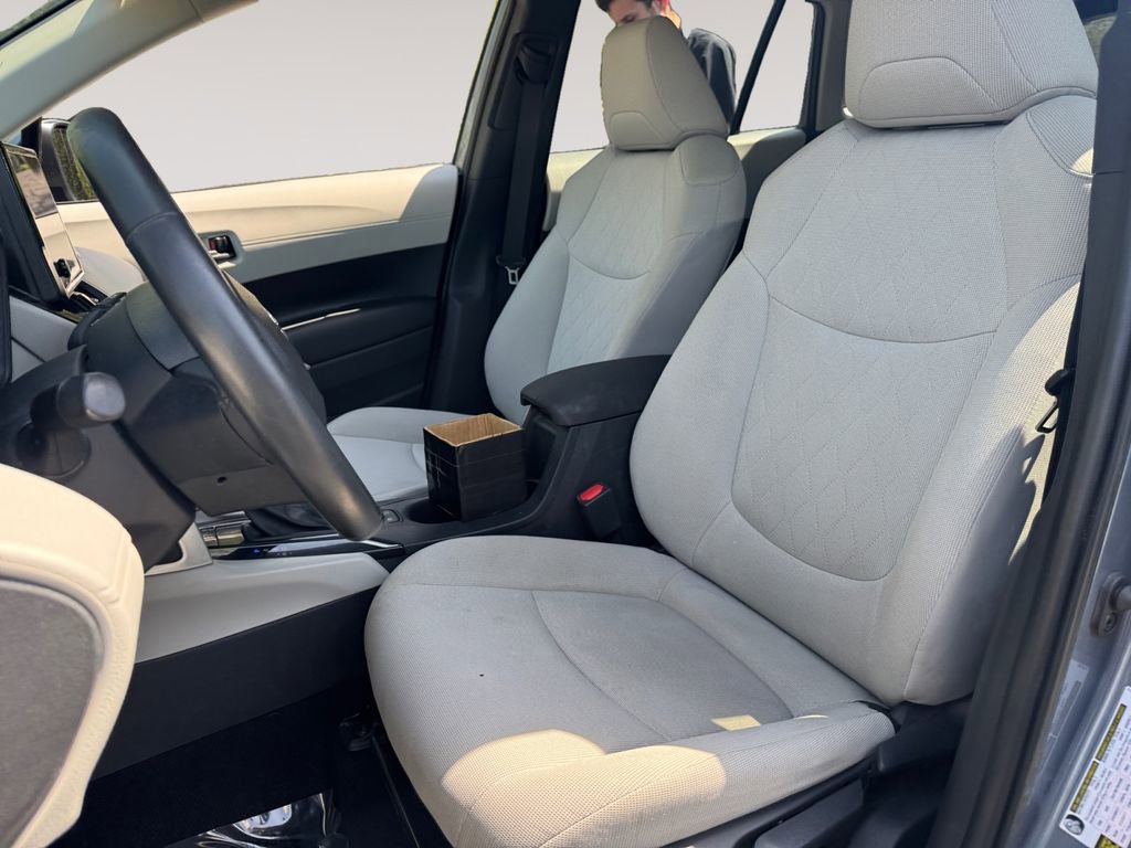 Used 2023 Toyota Corolla Cross LE AWD/4WD image 9