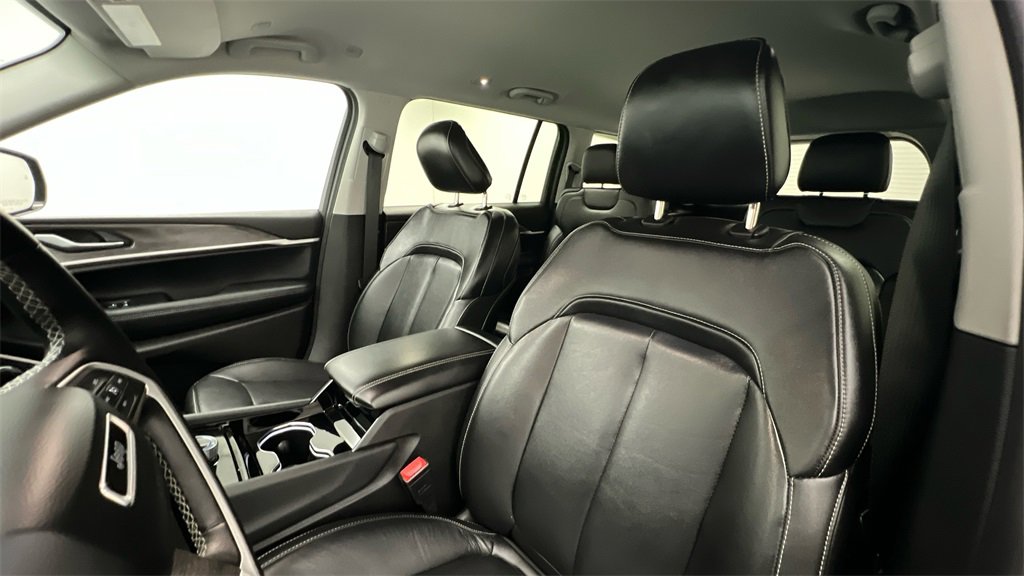 Used 2022 Jeep Grand Cherokee L Limited image 9