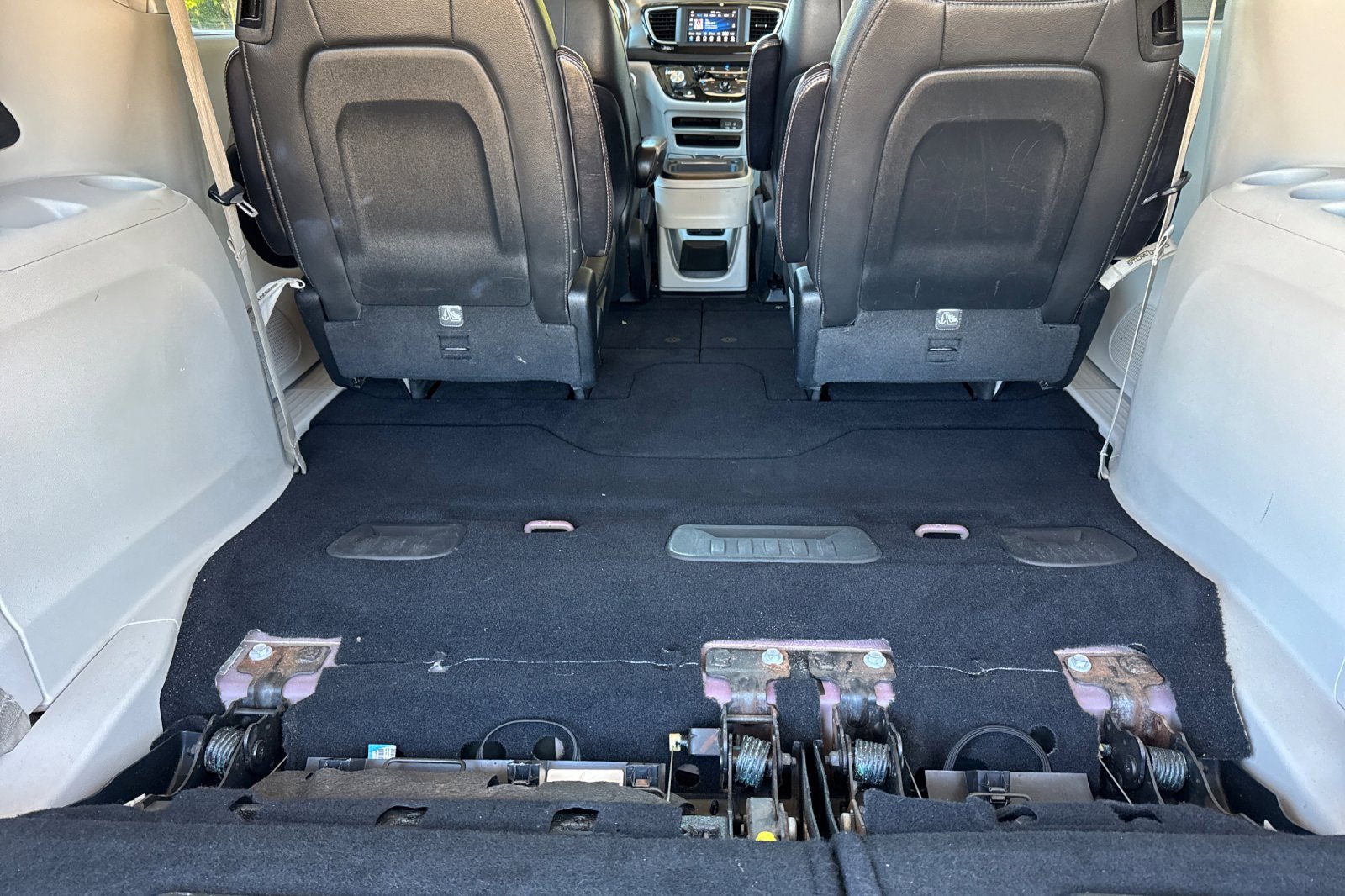 Used 2020 Chrysler Pacifica Touring-L w/ Tire & Wheel Group image 15