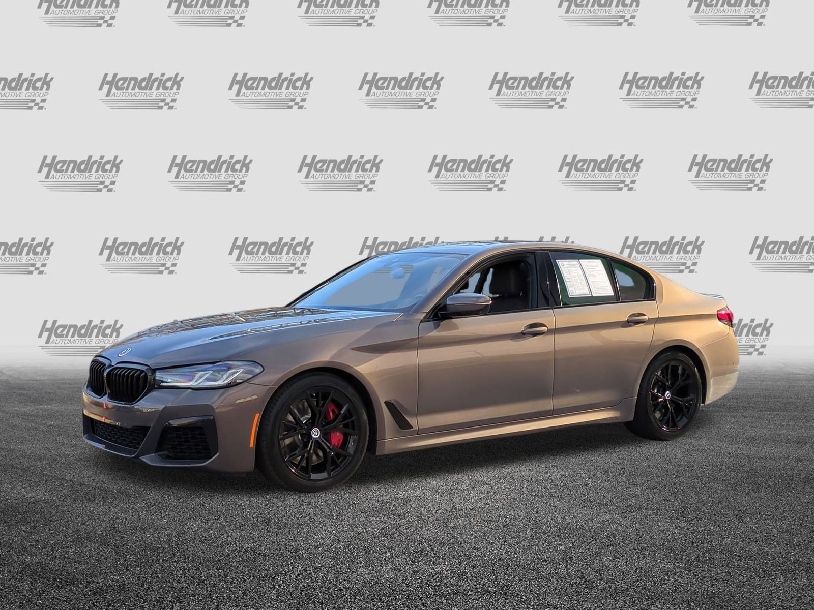Used 2023 BMW M550i xDrive w/ Dynamic Handling Package image 5