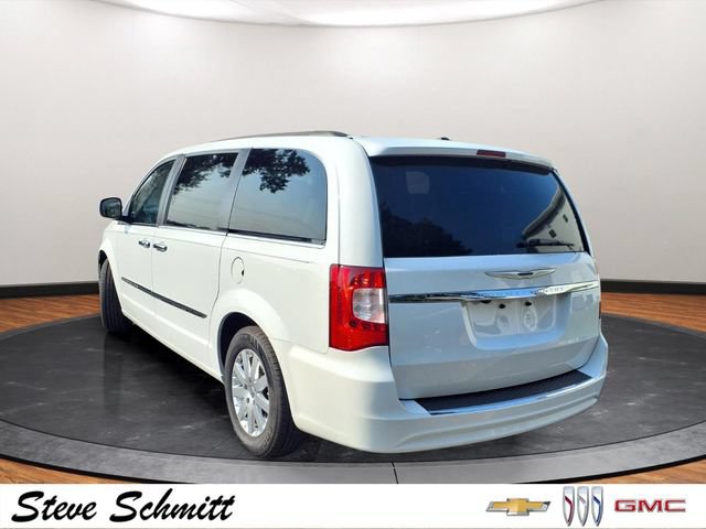Used 2016 Chrysler Town & Country Touring w/ Driver Convenience Group FWD image 3