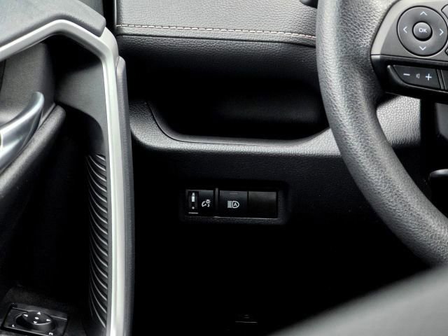 Used 2025 Toyota RAV4 XLE image 16