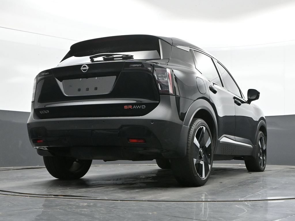 Used 2025 Nissan Kicks SR AWD/4WD image 35
