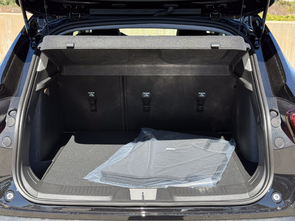 New 2026 Chevrolet Trax LT w/ LT Convenience Package FWD image 8