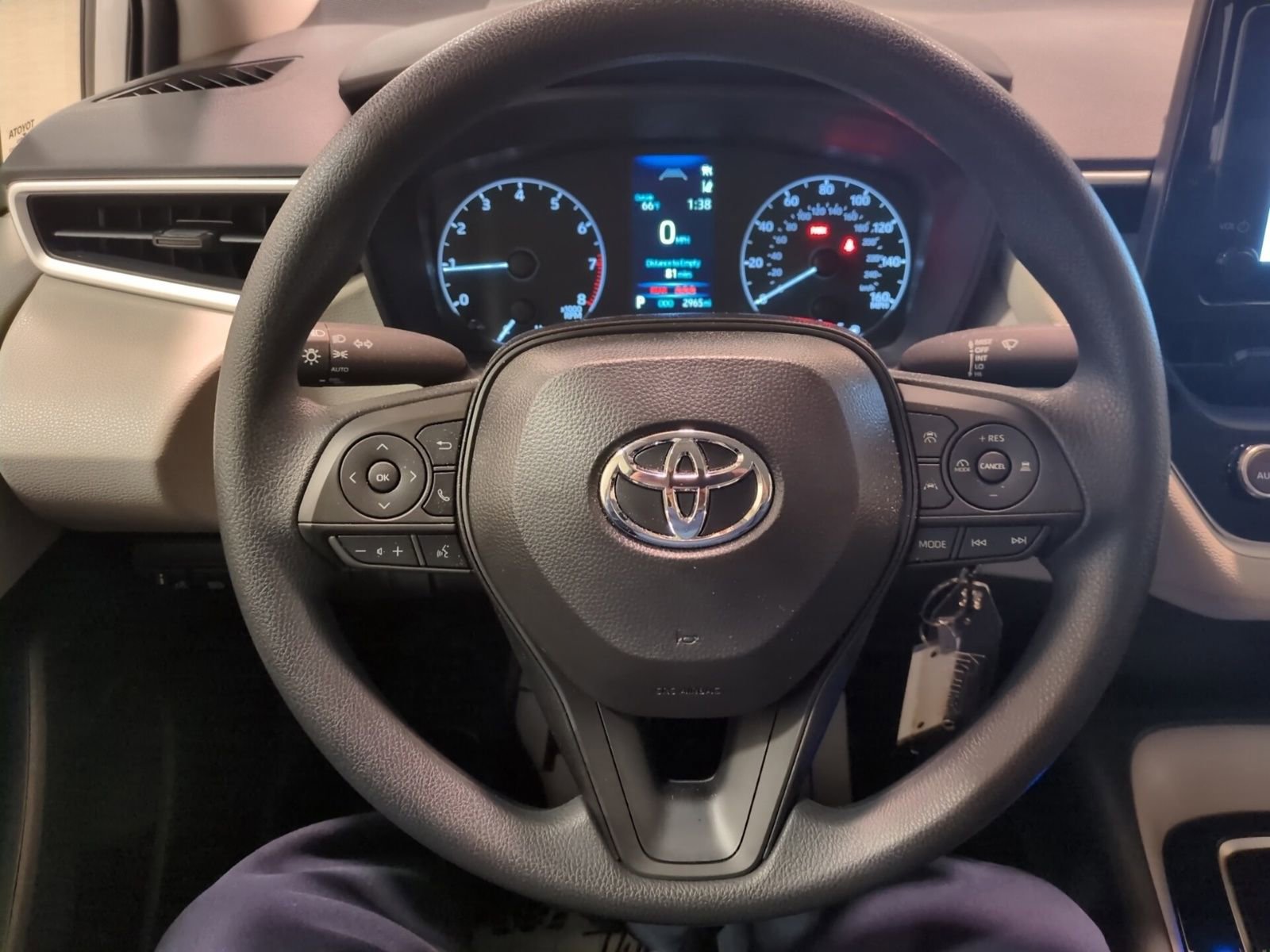 Used 2025 Toyota Corolla LE image 18