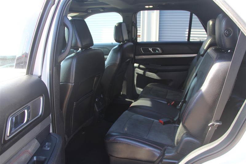 Used 2019 Ford Explorer XLT w/ Equipment Group 202A AWD/4WD image 21
