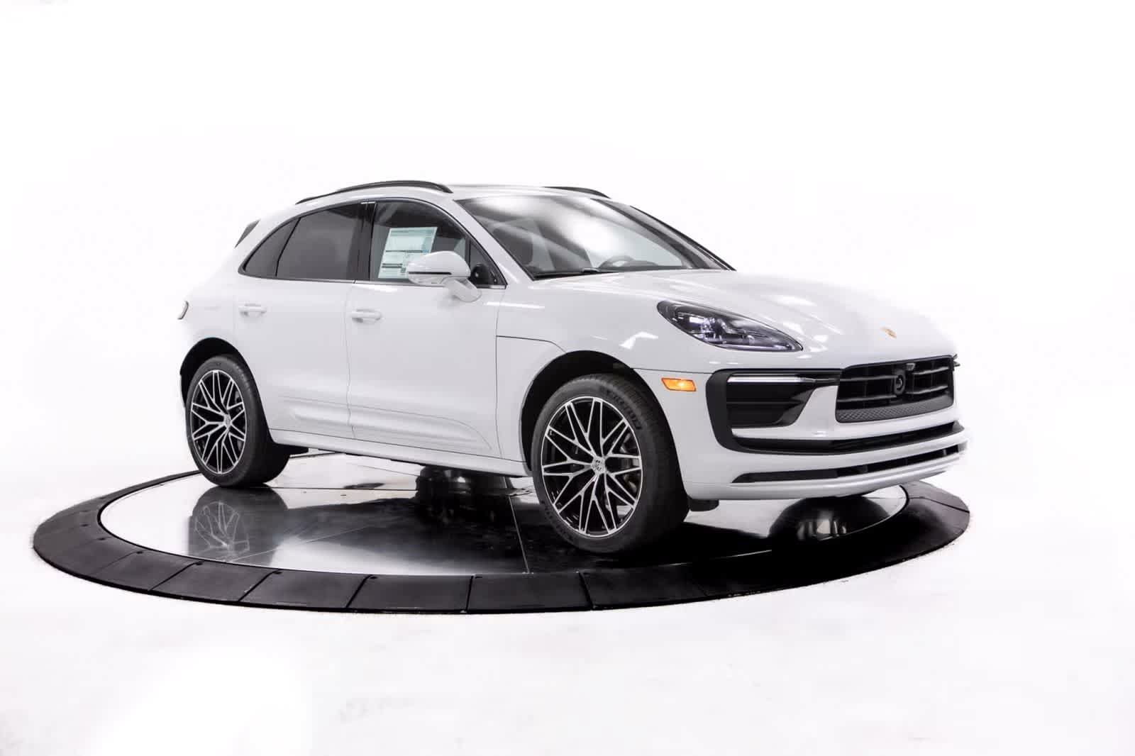 Certified 2026 Porsche Macan AWD/4WD image 9