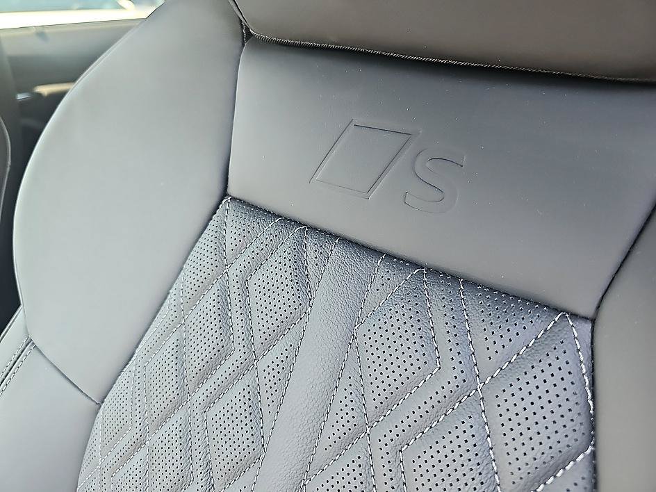 Used 2025 Audi SQ5 Prestige AWD/4WD image 16