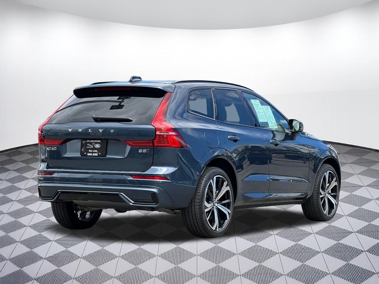 Used 2025 Volvo XC60 B5 Ultra w/ Protection Package Premier AWD/4WD image 8