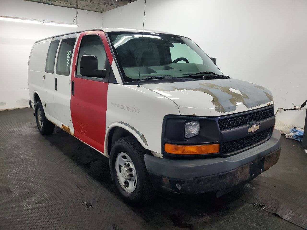 Used 2009 Chevrolet Express 2500 image 3