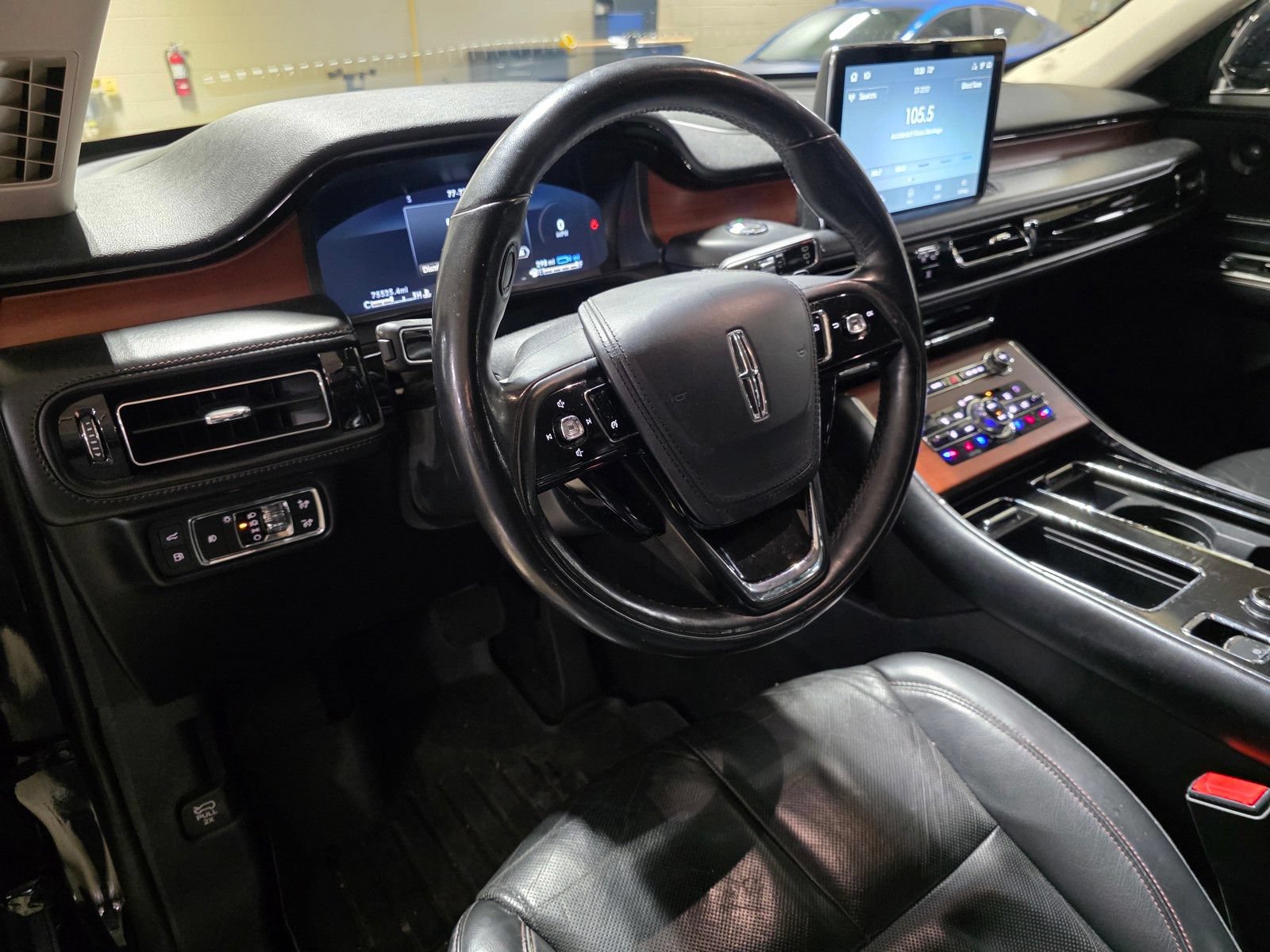 Used 2020 Lincoln Aviator Grand Touring w/ Elements Package Plus AWD/4WD image 18
