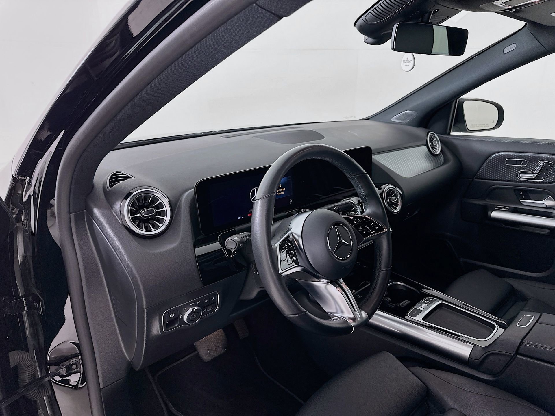 Certified 2025 Mercedes-Benz GLA 250 4MATIC image 10