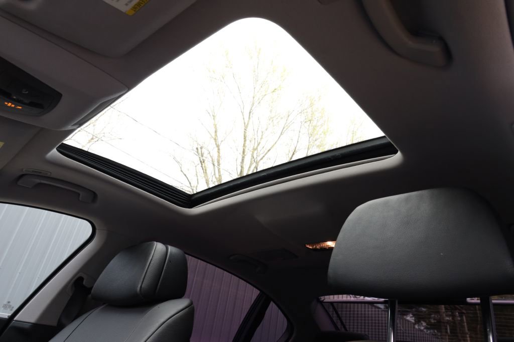 Used 2012 BMW 740Li image 29