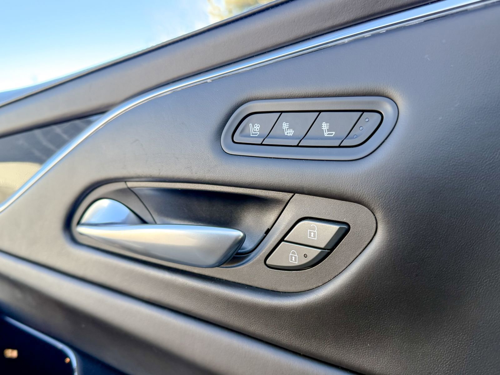 Used 2023 Cadillac Escalade V image 16