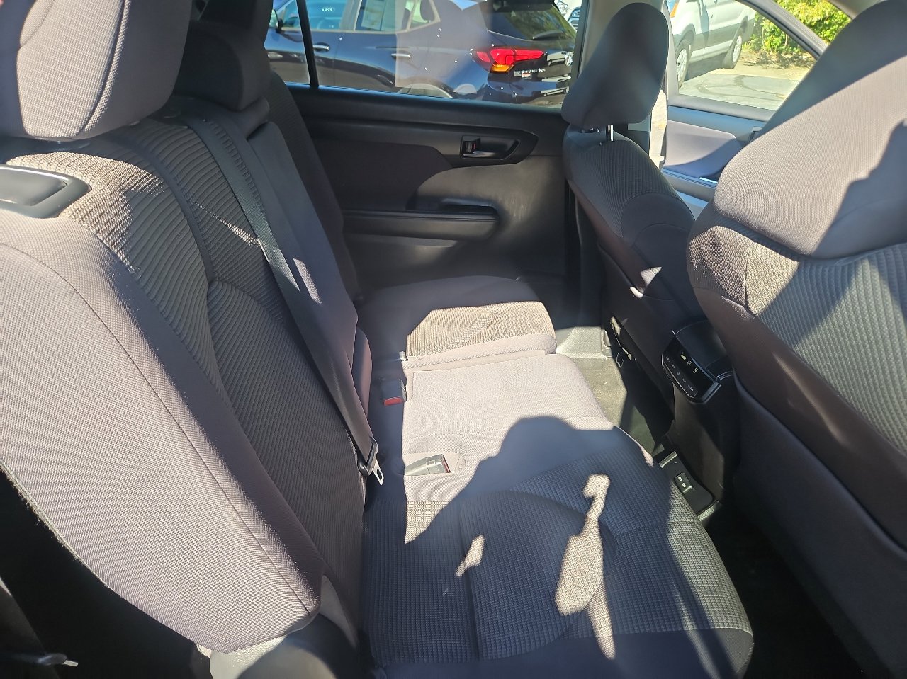 Used 2023 Toyota Highlander LE image 20