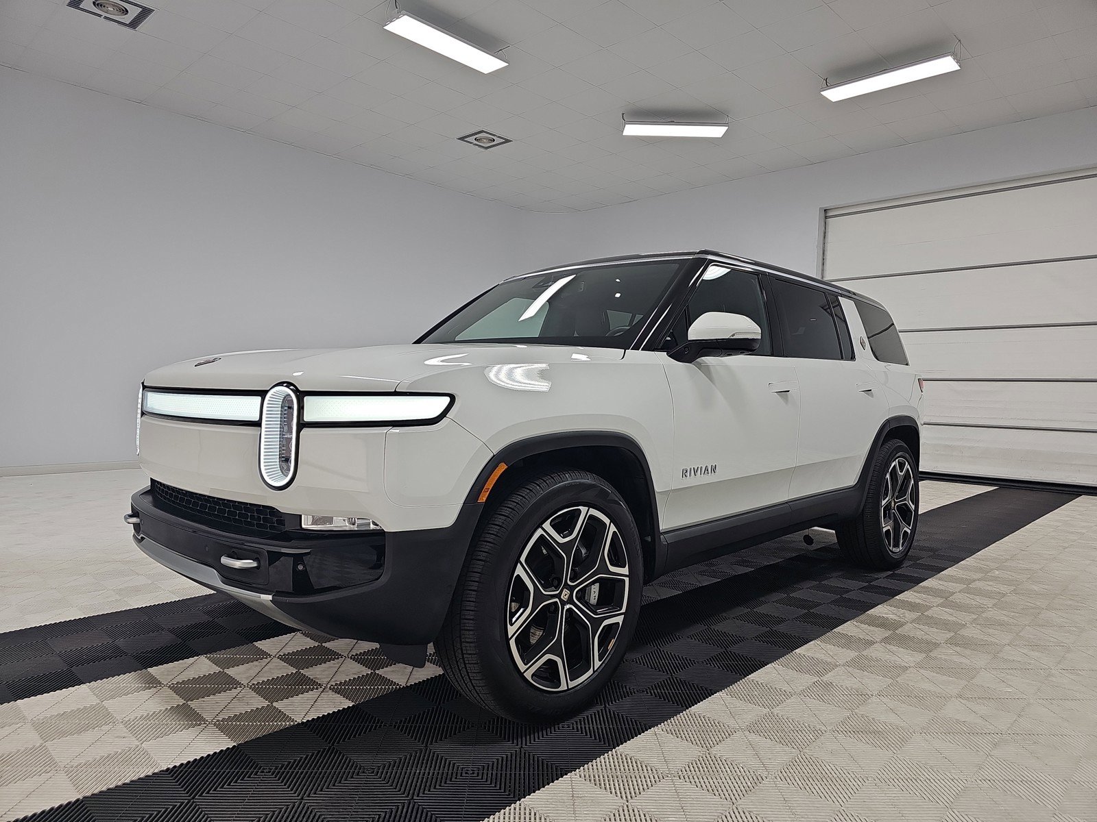 Used 2024 Rivian R1S Adventure