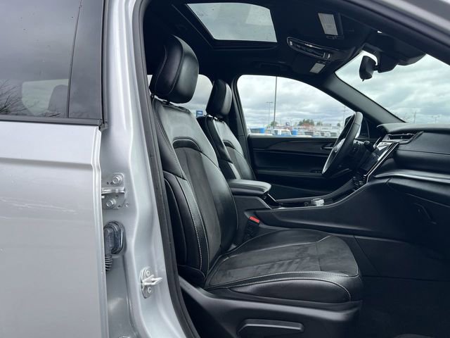 Used 2023 Jeep Grand Cherokee L Laredo AWD/4WD image 19