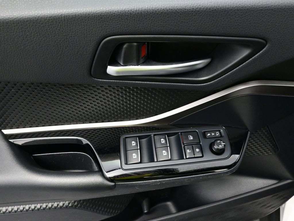 Used 2019 Toyota C-HR XLE image 17