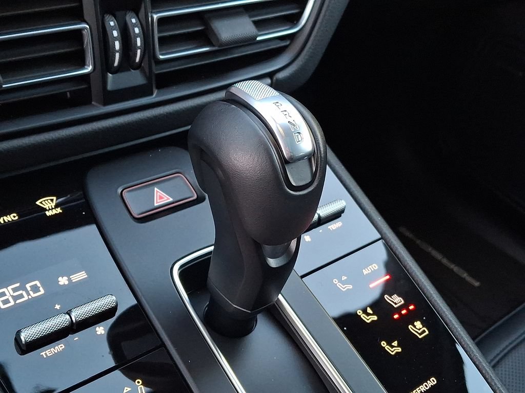 Used 2025 Porsche Macan AWD/4WD image 12