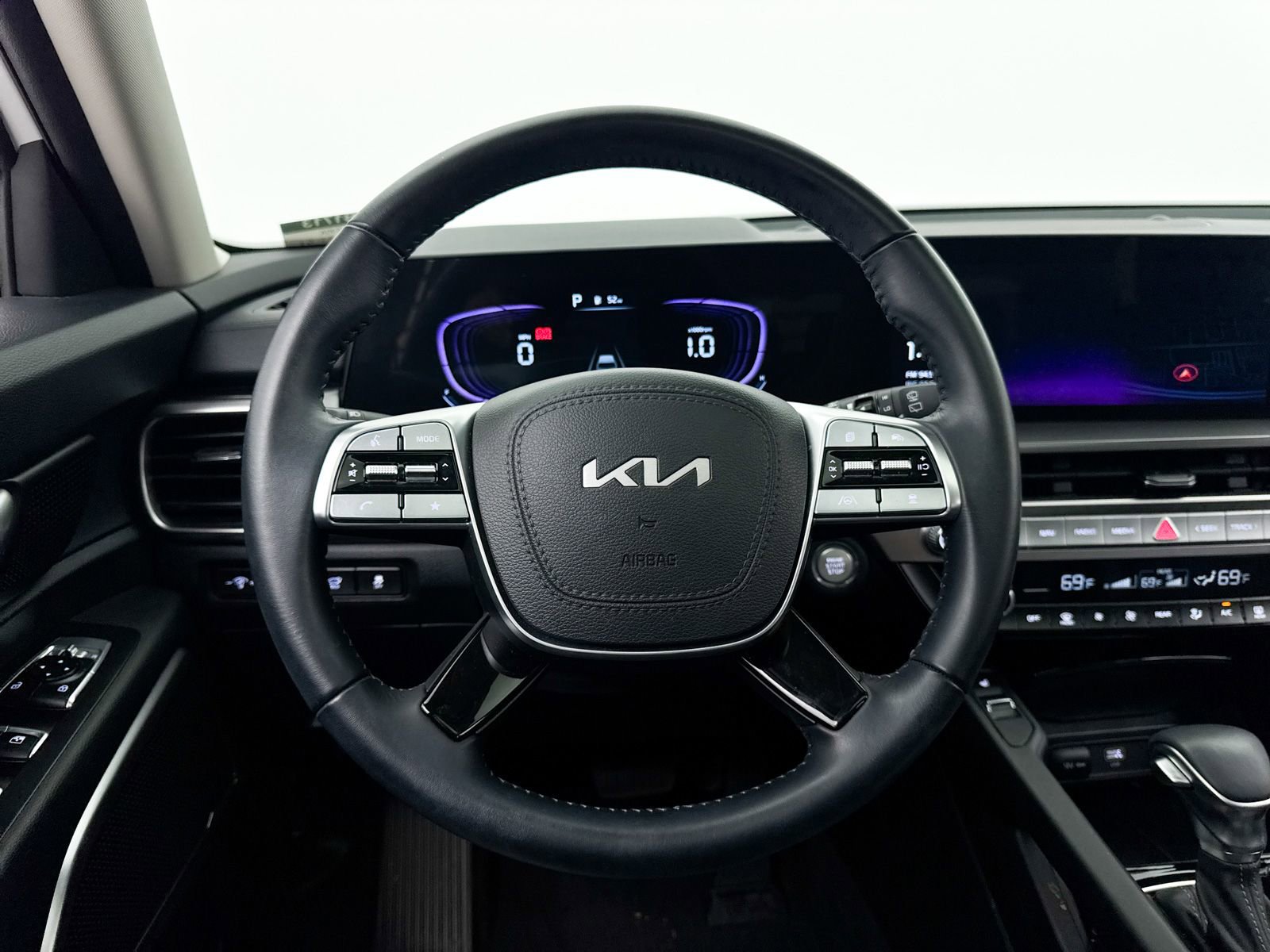 Used 2025 Kia Telluride S FWD image 4