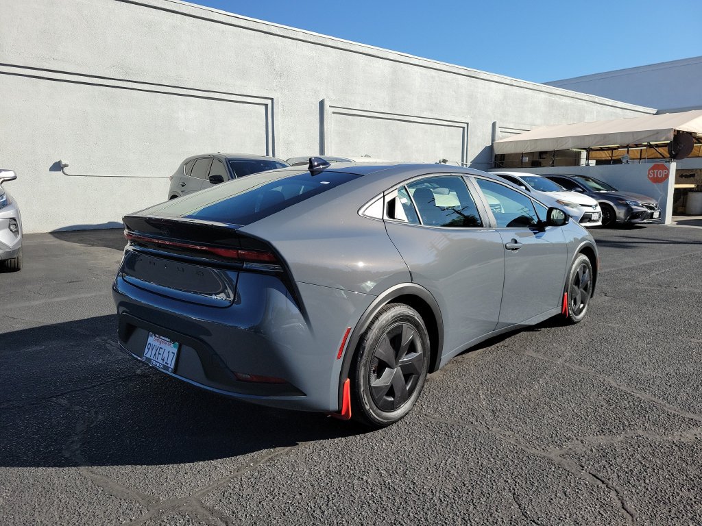 Used 2026 Toyota Prius LE FWD image 6
