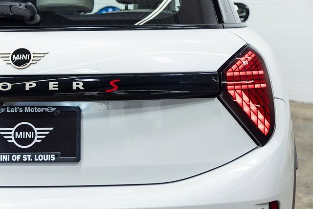 Certified 2025 MINI Cooper S image 10