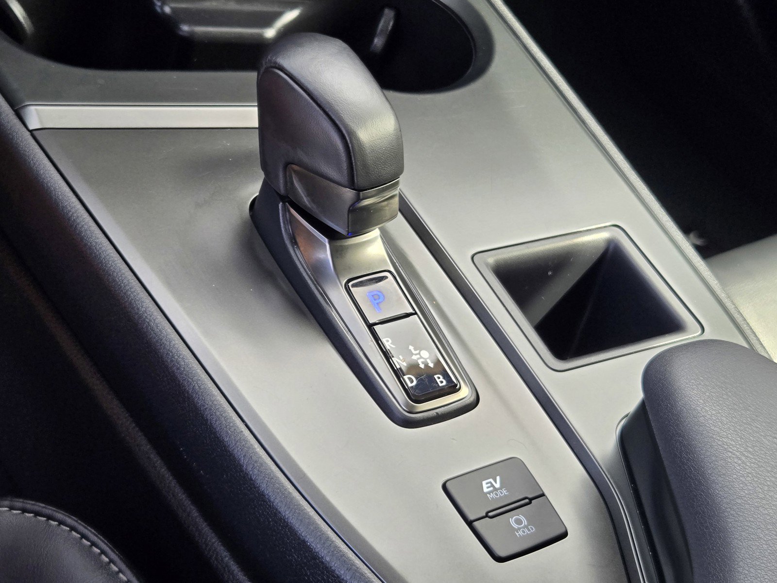 Certified 2025 Lexus UX 300h FWD w/ Accessory Package (Z1) image 20