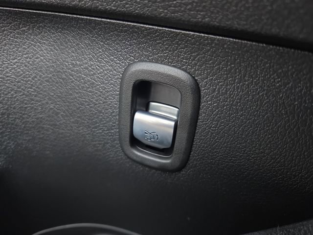 Certified 2023 Mercedes-Benz C 300 Sedan image 20