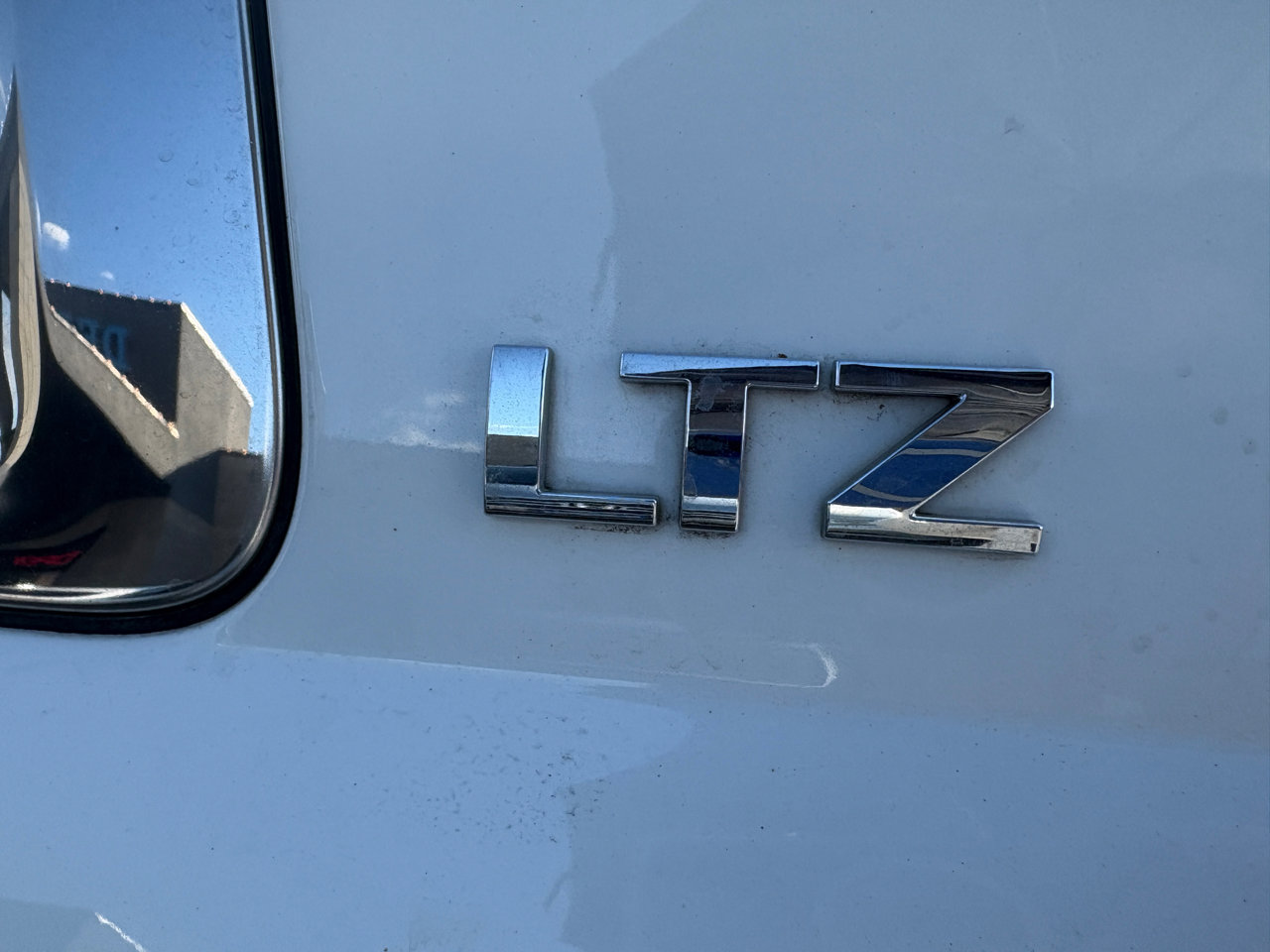 Used 2016 Chevrolet Suburban LTZ image 12