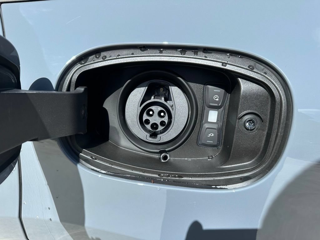 Certified 2025 Porsche Cayenne Turbo AWD/4WD image 37