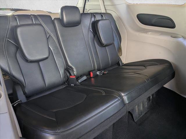 Used 2024 Chrysler Pacifica Touring-L image 19