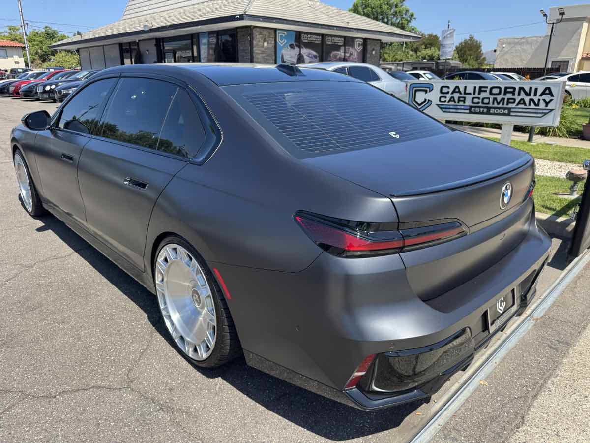 Used 2026 BMW 740i w/ Premium Package RWD image 3