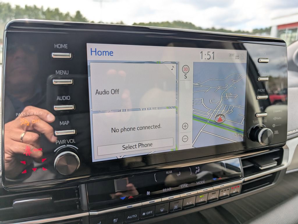 Used 2022 Toyota Sienna Limited image 30