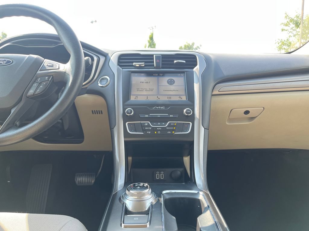 Used 2019 Ford Fusion SE FWD image 25