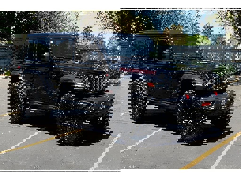 Used 2024 Jeep Wrangler Unlimited Rubicon w/ Technology Group image 2
