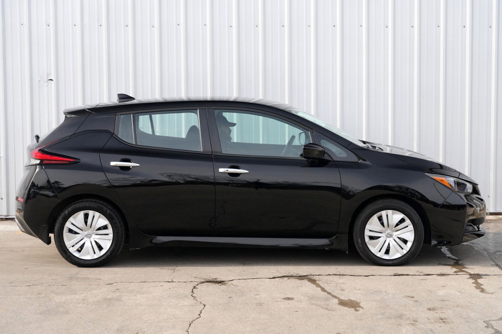 Used 2025 Nissan Leaf S image 46