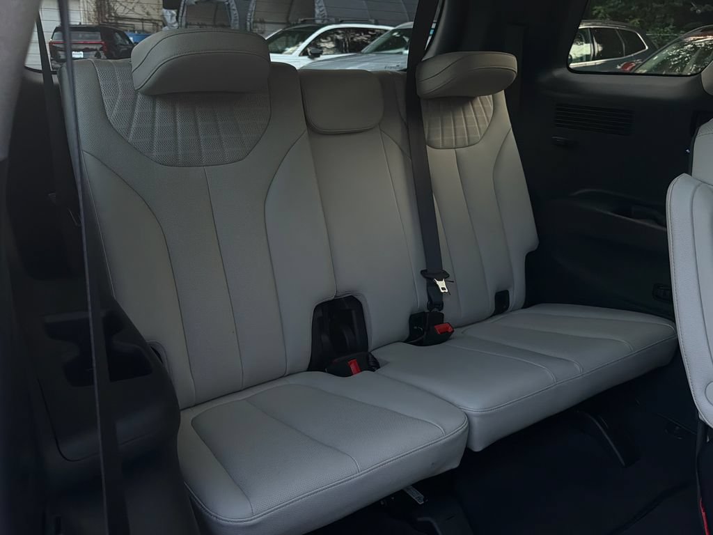 Used 2024 Hyundai Palisade Limited AWD/4WD image 18