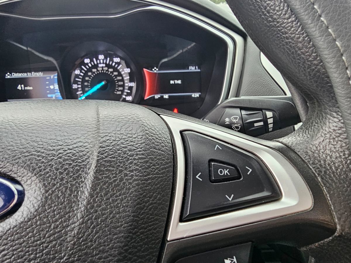 Used 2016 Ford Fusion SE image 33