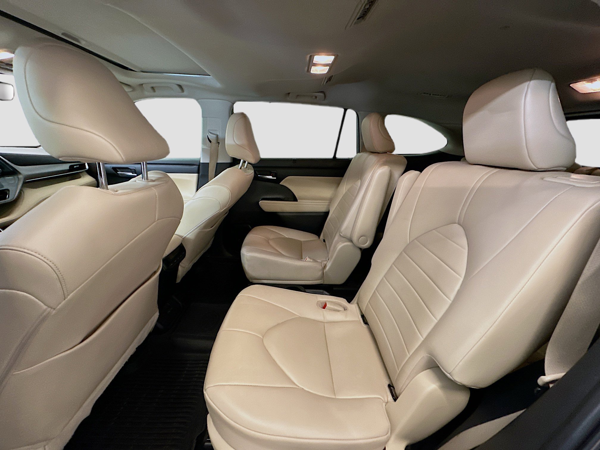 Used 2023 Toyota Highlander XLE image 29