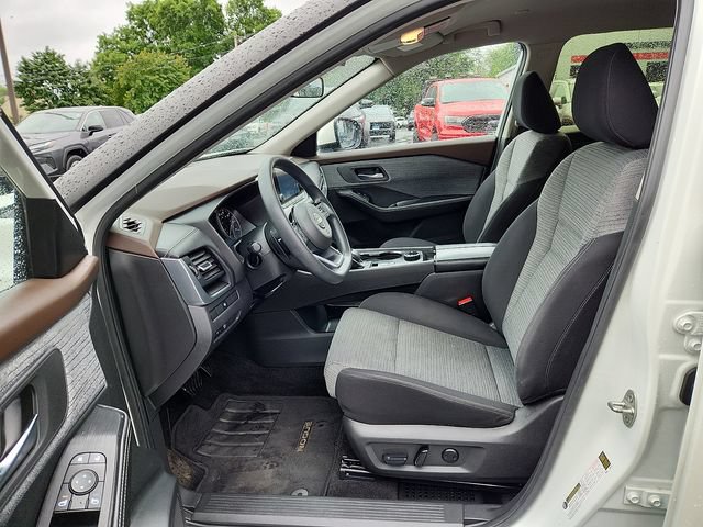 Used 2023 Nissan Rogue SV AWD/4WD image 14