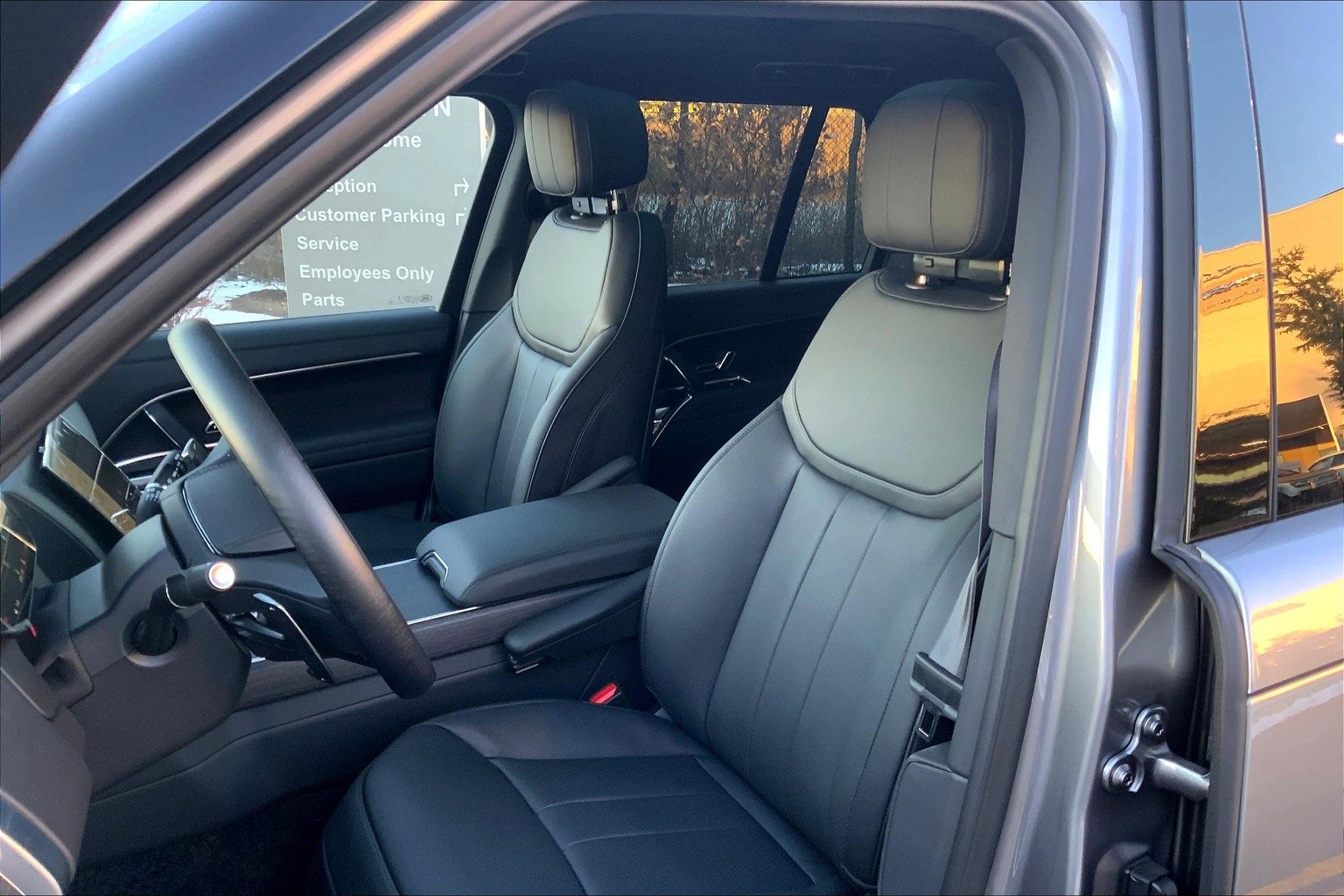 New 2025 Land Rover Range Rover SE image 9