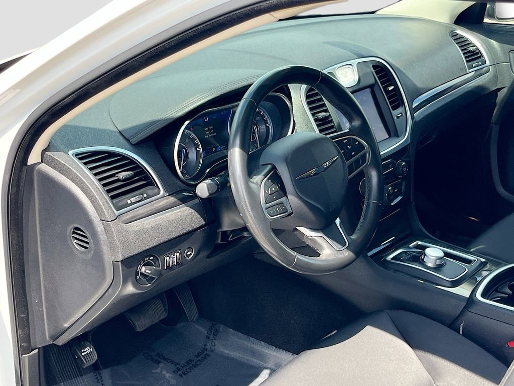 Used 2020 Chrysler 300 Touring w/ Sport Appearance Package image 9