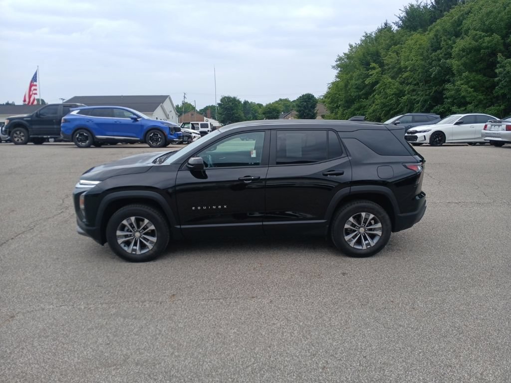 Used 2025 Chevrolet Equinox LT AWD/4WD image 2