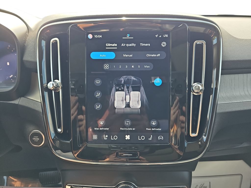 Used 2025 Volvo XC40 B5 Plus AWD/4WD image 24